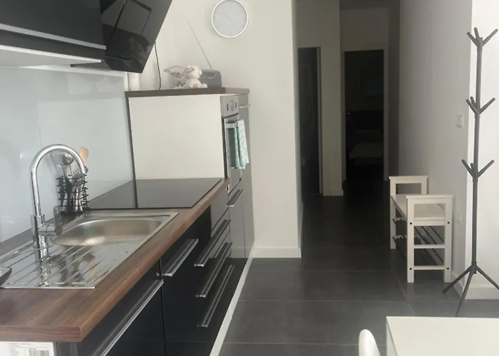 Beautiful And Large 80 M2 With 3 Balconies * ביוגראד נה מורו