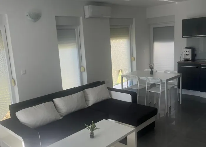 Beautiful And Large 80 M2 With 3 Balconies דירה