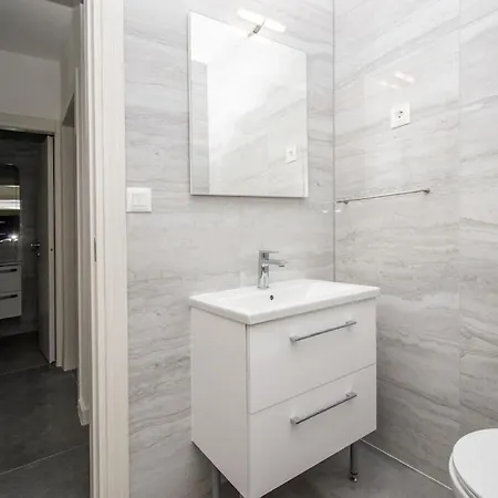 Beautiful And Large 80 M2 With 3 Balconies Appartement *
