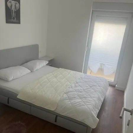 Beautiful And Large 80 M2 With 3 Balconies Biograd Na Moru